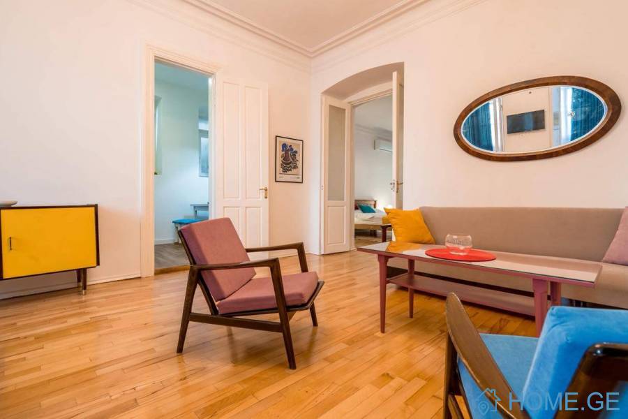 Apartment for sale, Old building, Mtatsminda