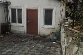 Продается Дом, 12 Kомнатная, Тбилиси, saburtalo