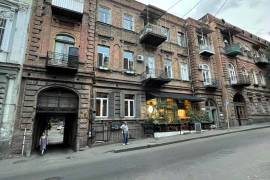 For Rent, 3 Room, Old building, Tbilisi