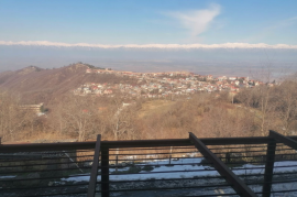 იყიდება სახლი, ნუკრიანი