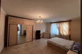 House For Rent, Chugureti