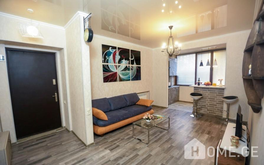 Daily Apartment Rent, 3 Room, Old building, Tbilisi, Chugureti