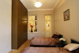 Аренда, 4 Kомнатная, Старое здание, Тбилиси, vake