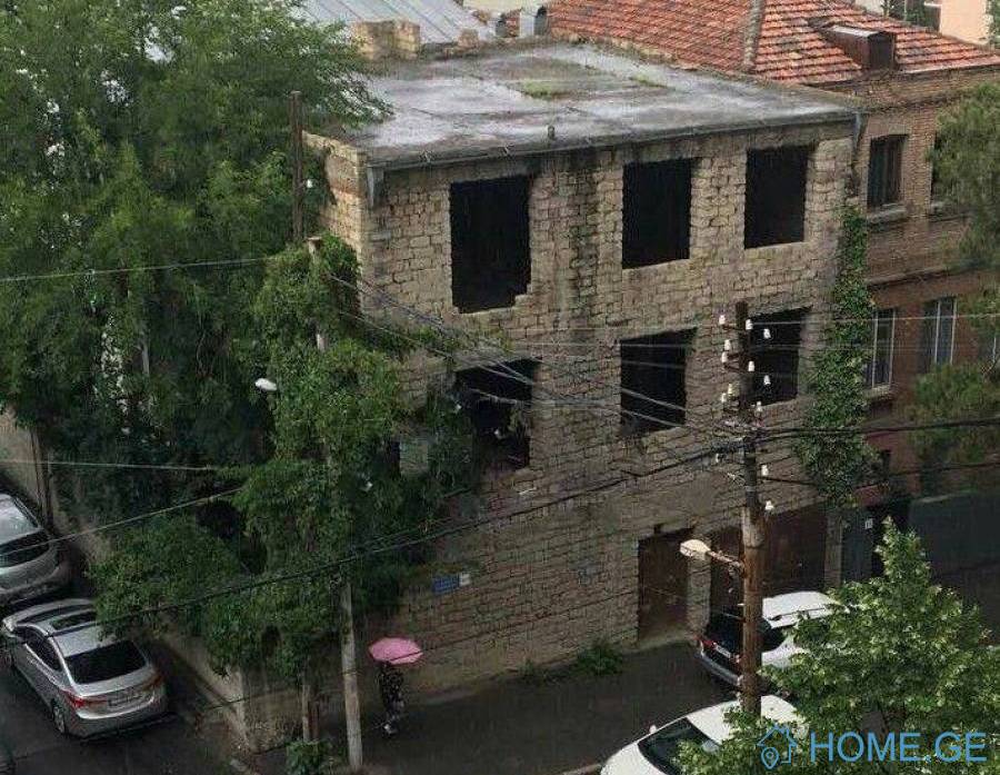 იყიდება სახლი, ვეძისი