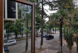 იყიდება ბინა, 5 ოთახიანი, ძველი აშენებული, ბათუმი