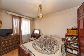 იყიდება ბინა, 5 ოთახიანი, ძველი აშენებული, თბილისი, საბურთალო