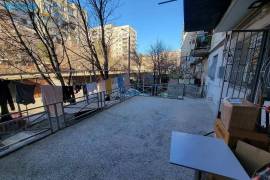 ქირავდება ბინა, 4 ოთახიანი, ძველი აშენებული, თბილისი, საბურთალო