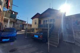 House For Sale, Elia