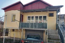 House For Sale, Elia