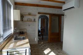 House For Rent, Avlabari