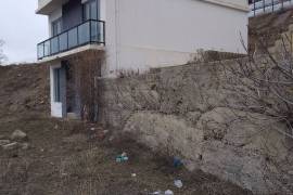 House For Sale, Vedzisi