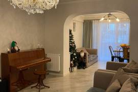 იყიდება ბინა, 4 ოთახიანი, ძველი აშენებული, თბილისი, დიღმის მასივი