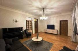 Продается квартира, 3 Kомнатная, Старое здание, Тбилиси, Мтацминда