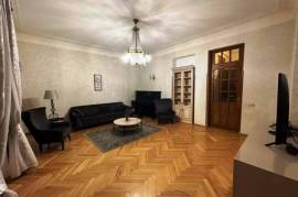 Продается квартира, 3 Kомнатная, Старое здание, Тбилиси, Мтацминда