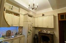 Продается квартира, 3 Kомнатная, Старое здание, Тбилиси, Мтацминда