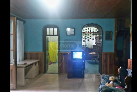 House For Sale, Kardenakhi