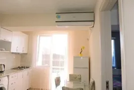 Аренда, 3 Kомнатная, Старое здание, Батуми