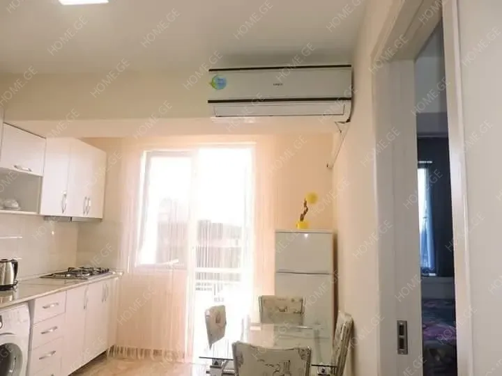 Аренда, 3 Kомнатная, Старое здание, Батуми