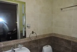 Аренда, 3 Kомнатная, Старое здание, Батуми
