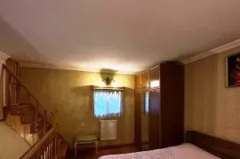 Аренда, 3 Kомнатная, Старое здание, Мтацминда