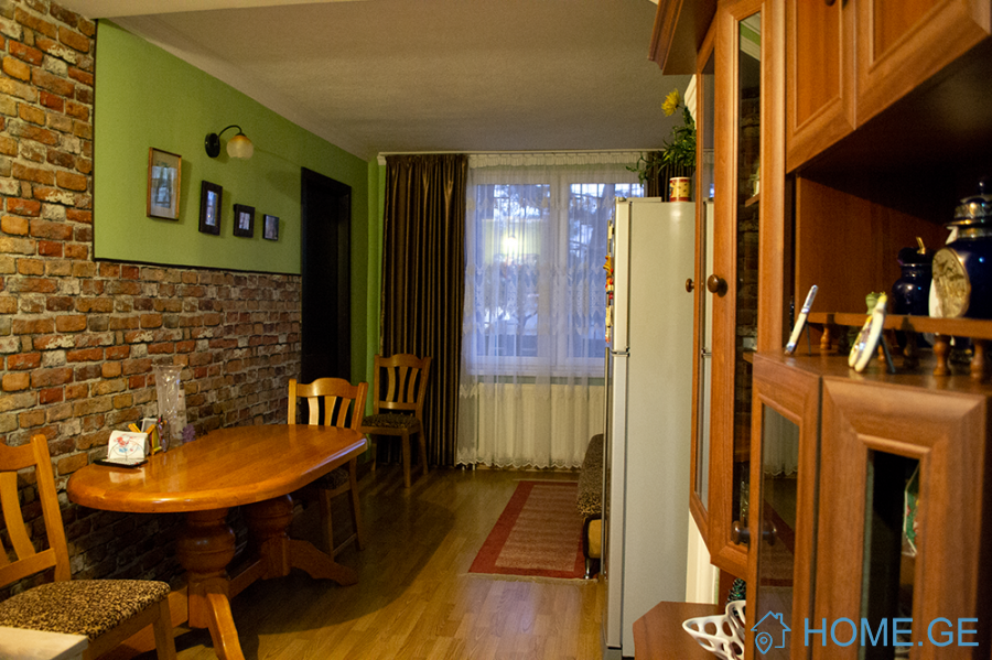 Продается квартира, 5 Kомнатная, Старое здание, Тбилиси, Темка