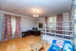 Аренда, 5 Kомнатная, Старое здание, Тбилиси, saburtalo