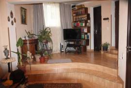 House For Sale, Chugureti