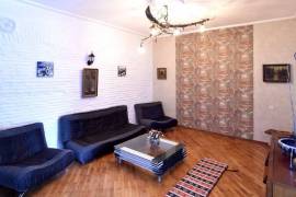 Daily Apartment Rent, 3 Room, Old building, Tbilisi, Chugureti