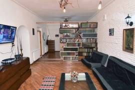 Daily Apartment Rent, 3 Room, Old building, Tbilisi, Chugureti