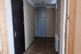 იყიდება ბინა, 4 ოთახიანი, ძველი აშენებული, თბილისი, დიღმის მასივი