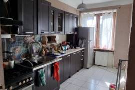 იყიდება ბინა, 4 ოთახიანი, ძველი აშენებული, თბილისი, დიღმის მასივი
