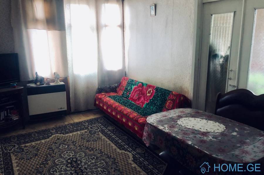 Продается квартира, 4 Kомнатная, Старое здание, Кутаиси, Сулхан-Саба