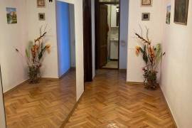 იყიდება ბინა, 4 ოთახიანი, ძველი აშენებული, თბილისი, საბურთალო