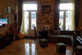 Apartment for sale, 10 Room, Old building, Tbilisi, Chugureti