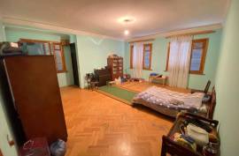 House For Sale, Chugureti