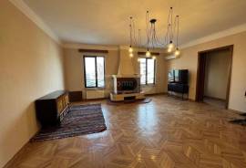 Аренда, 3 Kомнатная, Старое здание, Тбилиси, Вера