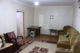 იყიდება ბინა, 4 ოთახიანი, ძველი აშენებული, გარდაბანი
