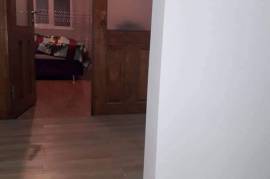 იყიდება ბინა, 6 ოთახიანი, ძველი აშენებული, ბათუმი