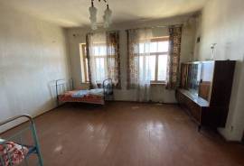 House For Sale, Gremi