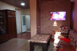 Продается квартира, 4 Kомнатная, Старое здание, Тбилиси, Чугурети