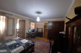 House For Sale, Elia