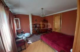 House For Sale, Elia