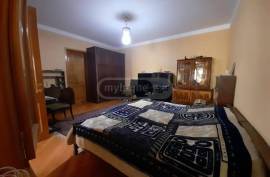 House For Sale, Elia