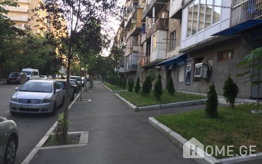 იყიდება ბინა, 4 ოთახიანი, ძველი აშენებული, თბილისი, საბურთალო