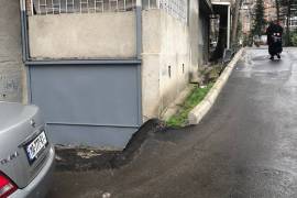 იყიდება ბინა, 4 ოთახიანი, ძველი აშენებული, თბილისი, საბურთალო