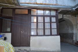 Продается квартира, Старое здание, Чугурети