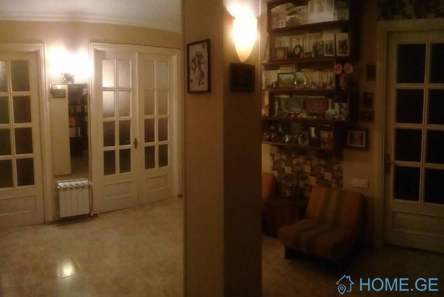 იყიდება ბინა, 3 ოთახიანი, ძველი აშენებული, თბილისი, საბურთალო