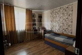 იყიდება ბინა, 4 ოთახიანი, ძველი აშენებული, თბილისი, ჩუღურეთი