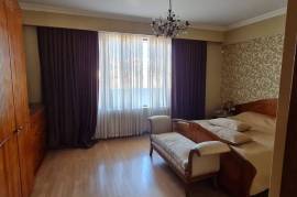 Apartment for sale, Old building, vake