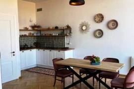 House For Rent, Lisi lake